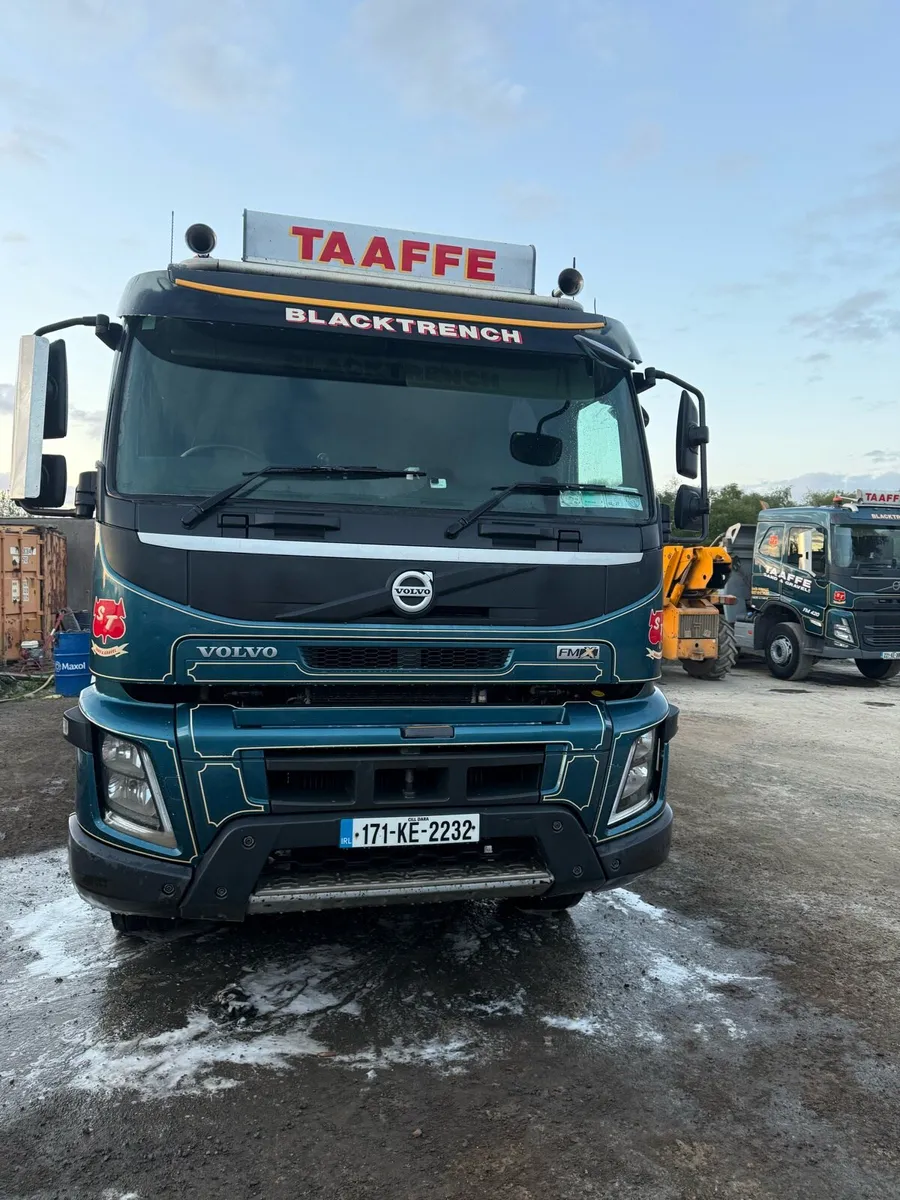 2017 Volvo fmx 410 8x4 sleeper cab tipper - Image 2