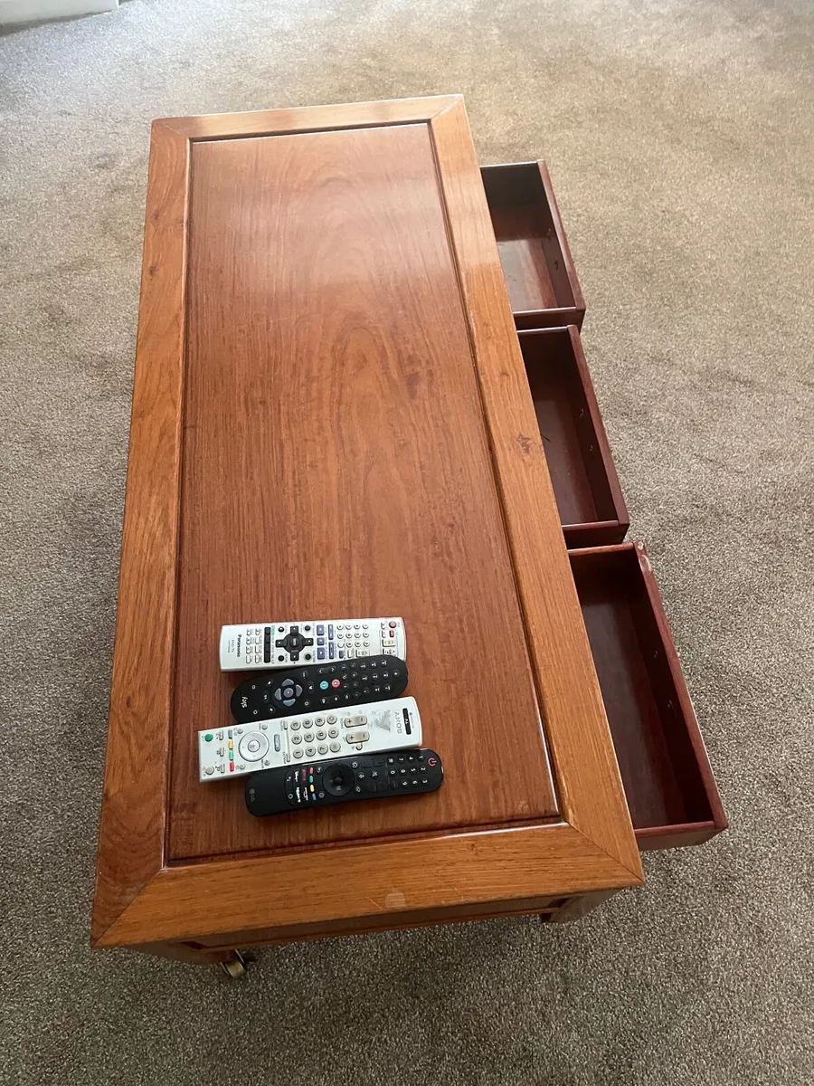 Living room table / storage unit - Image 1
