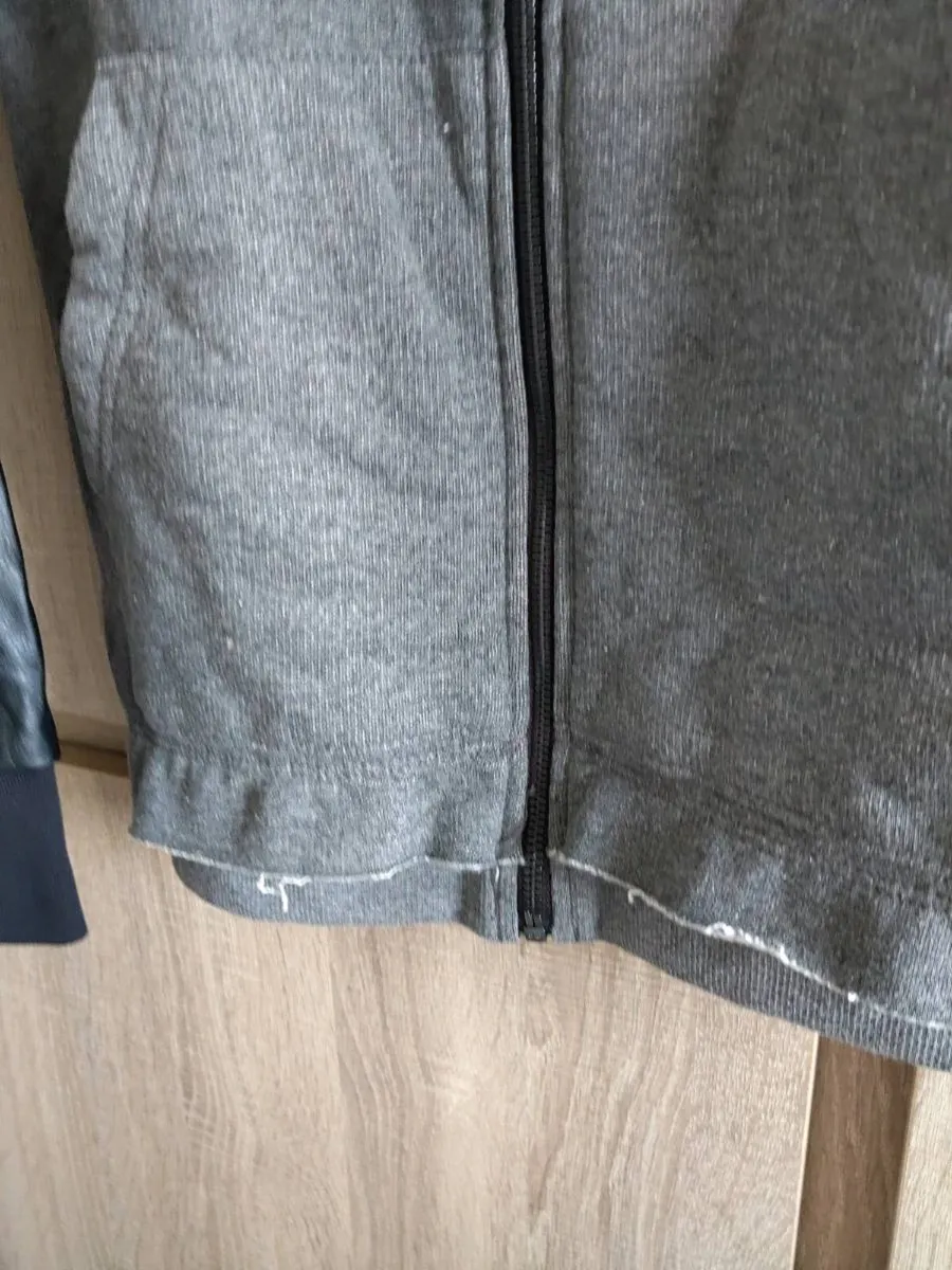 Man hoodie size s sm - Image 2
