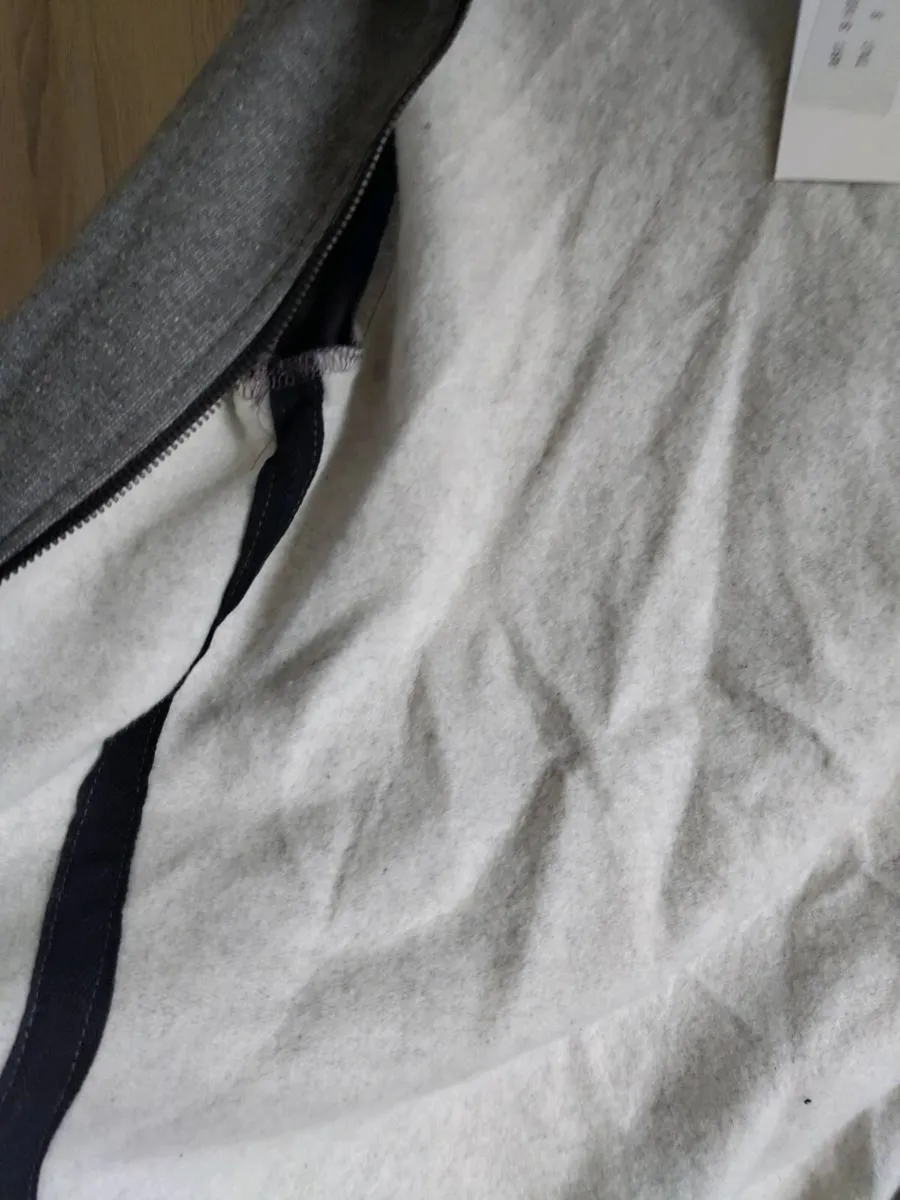 Man hoodie size s sm - Image 4