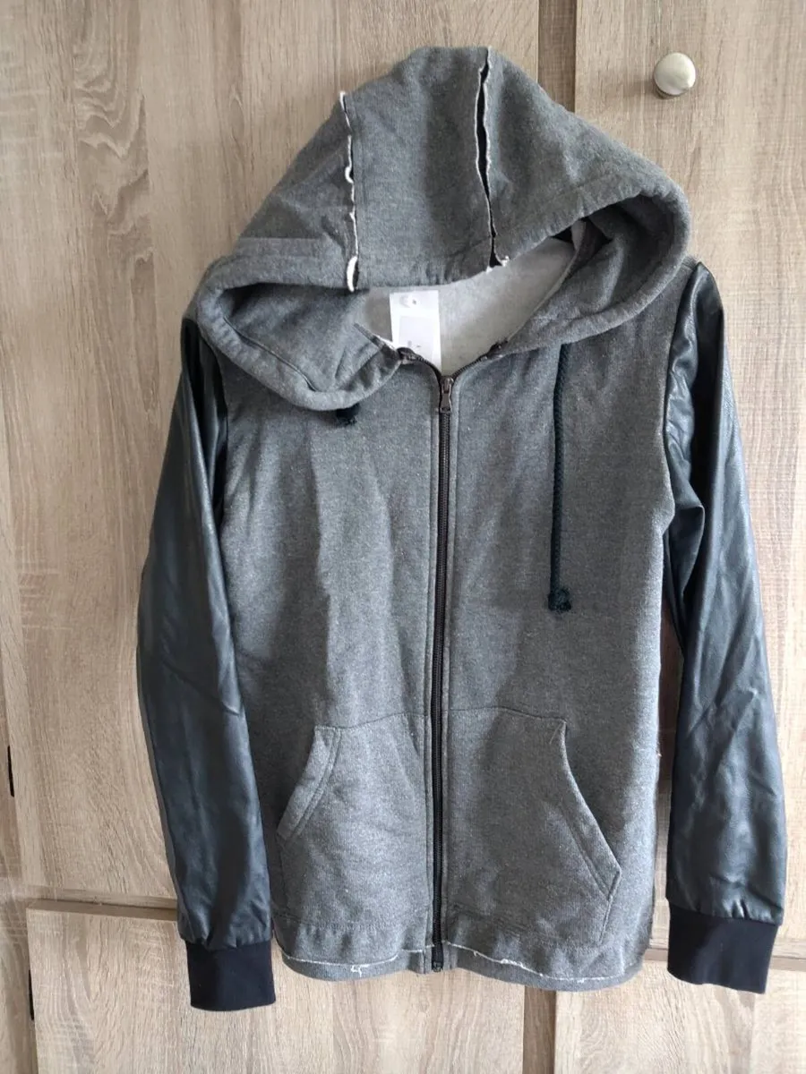 Man hoodie size s sm - Image 1