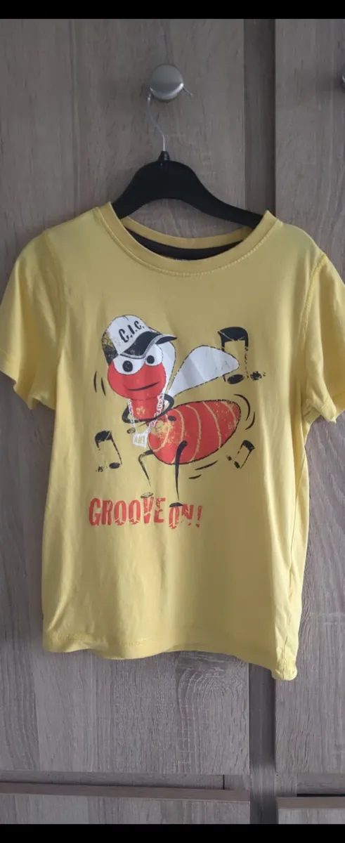 Boy t shirt 5/6 years old - Image 1