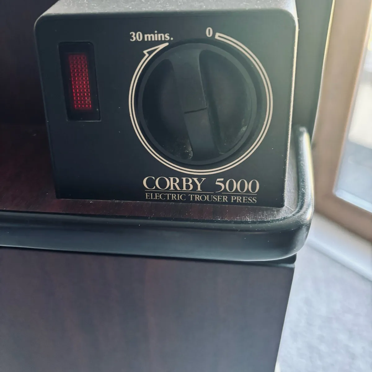 Trouser press Electric - Image 1