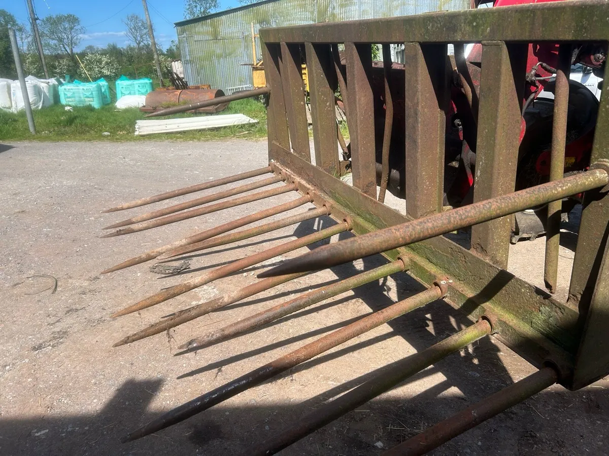 Silage fork hydraulic bale handle - Image 2