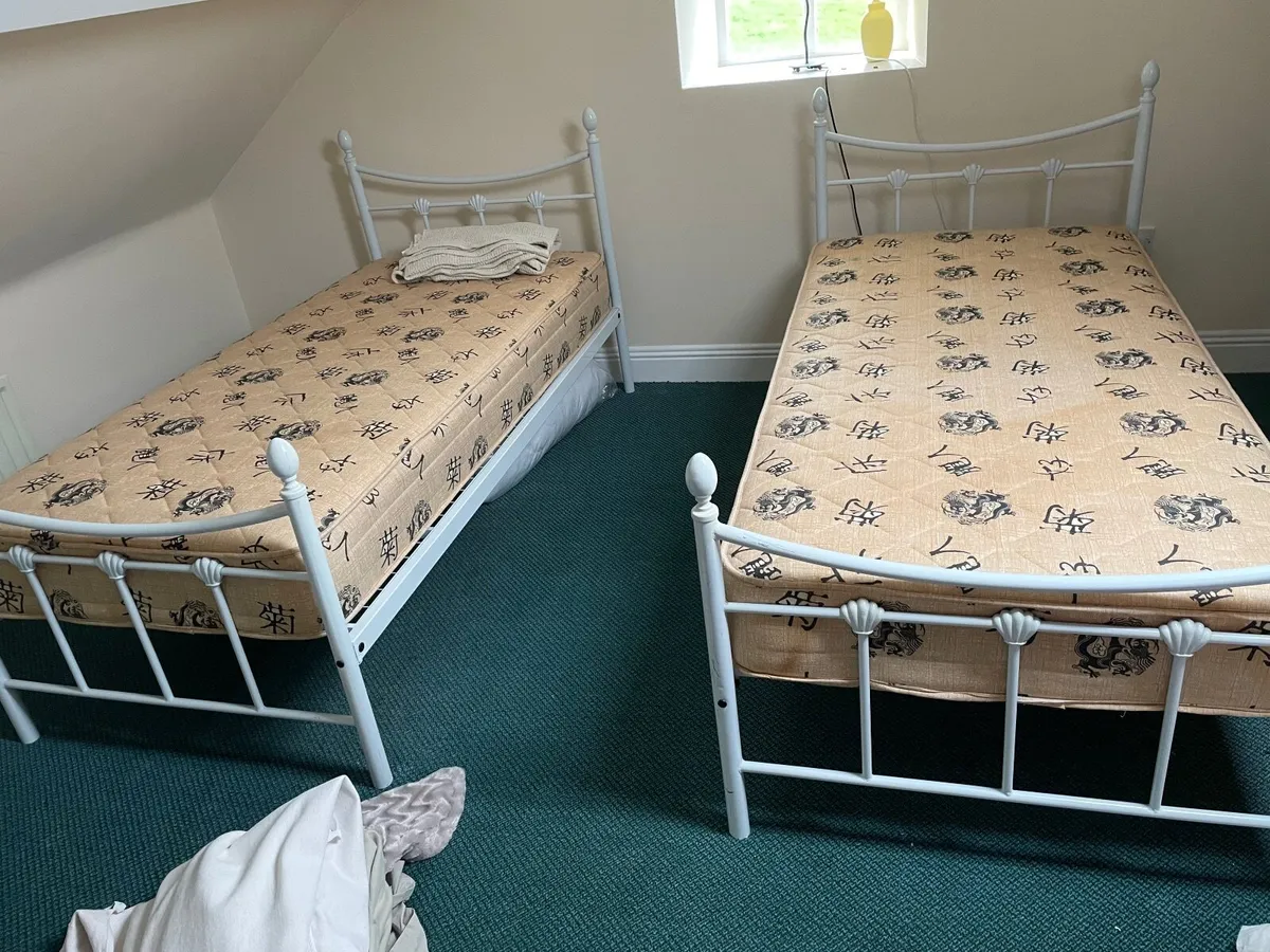 Two singles beds - Image 4