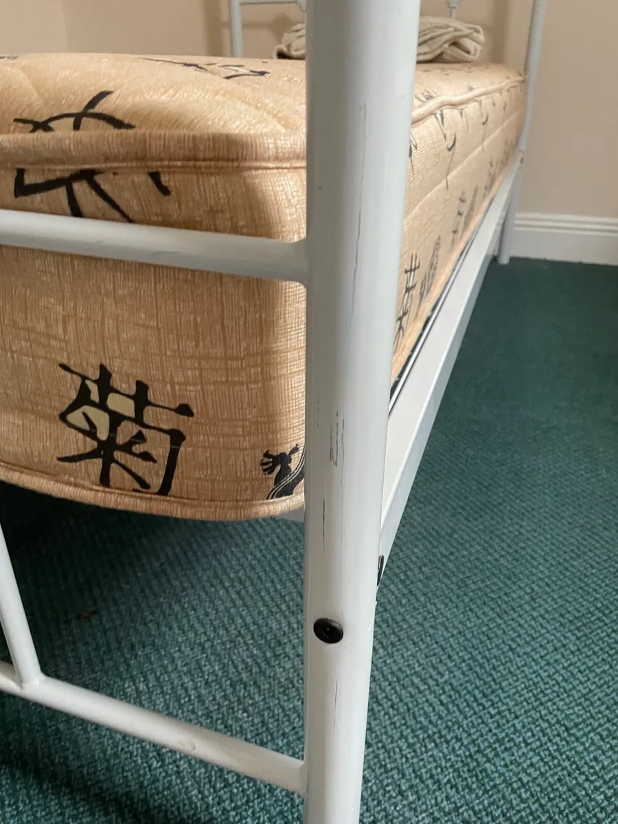 Two singles beds - Image 1