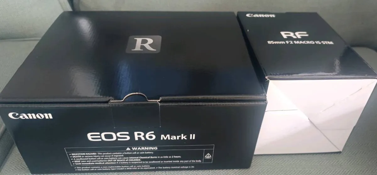 Canon EOS R6 Mark II Mirrorless Body + RF 85mm f2 - Image 1