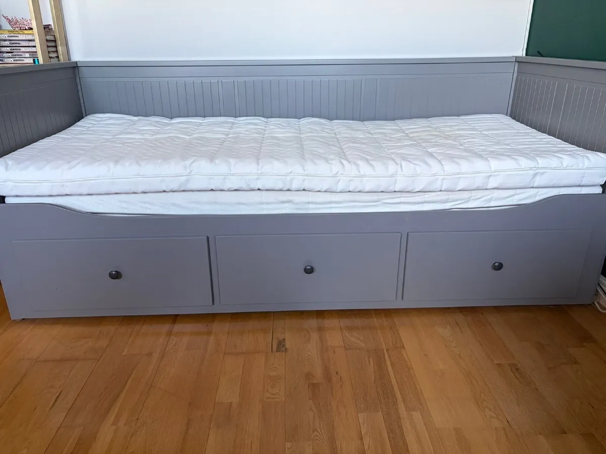 Bed - Image 1