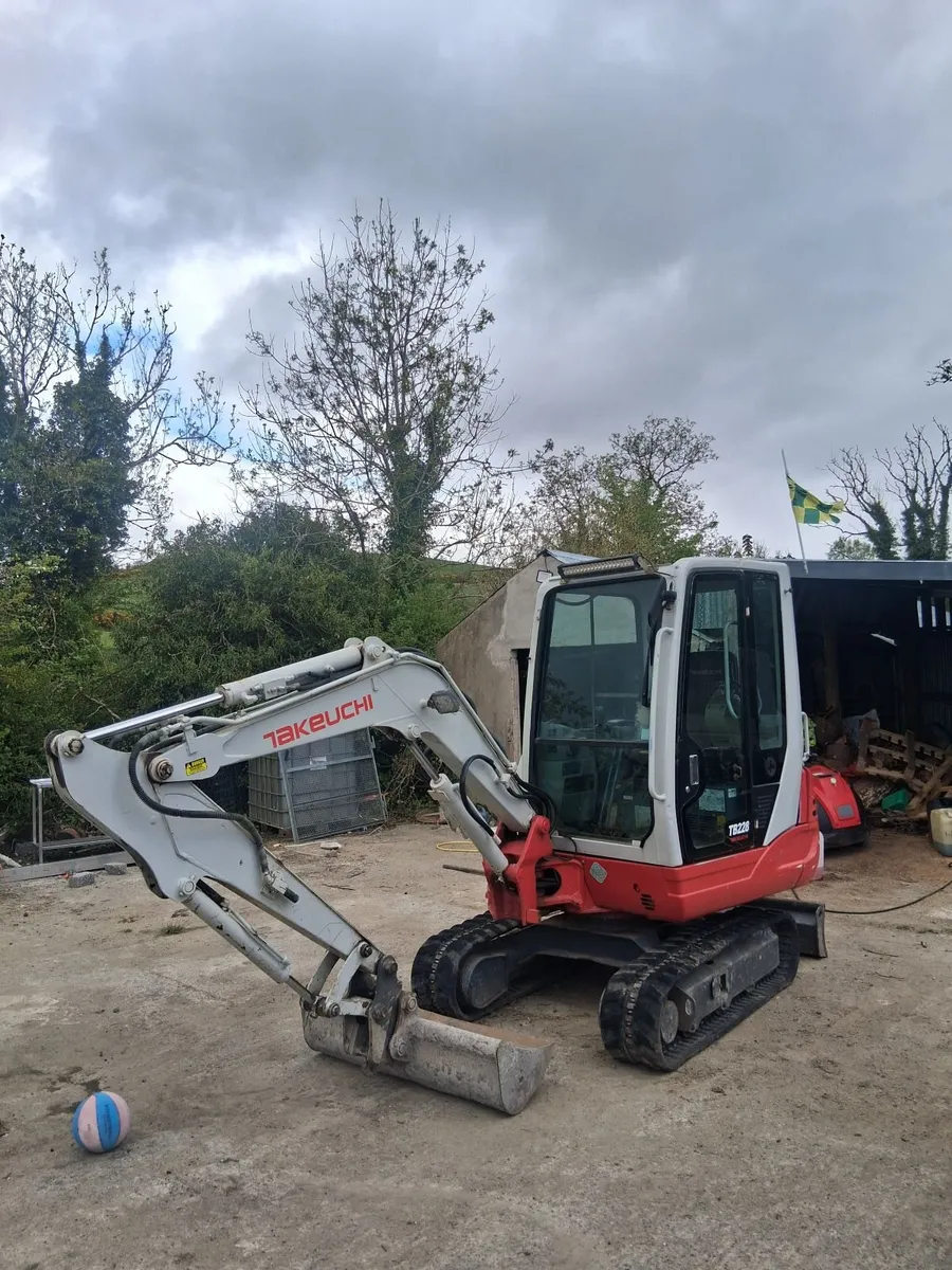 Takeuchi tb228 2015 - Image 2