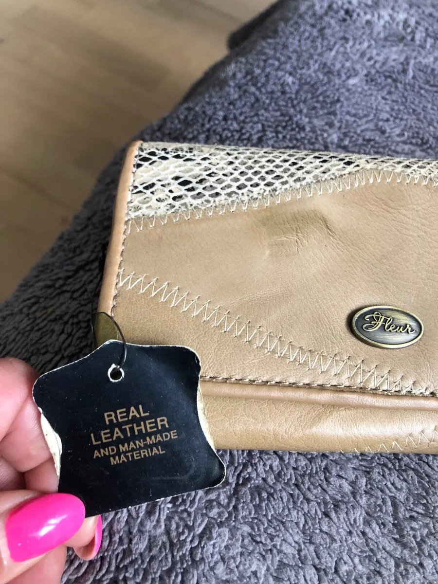 Ladies leather purse €10 - Image 2