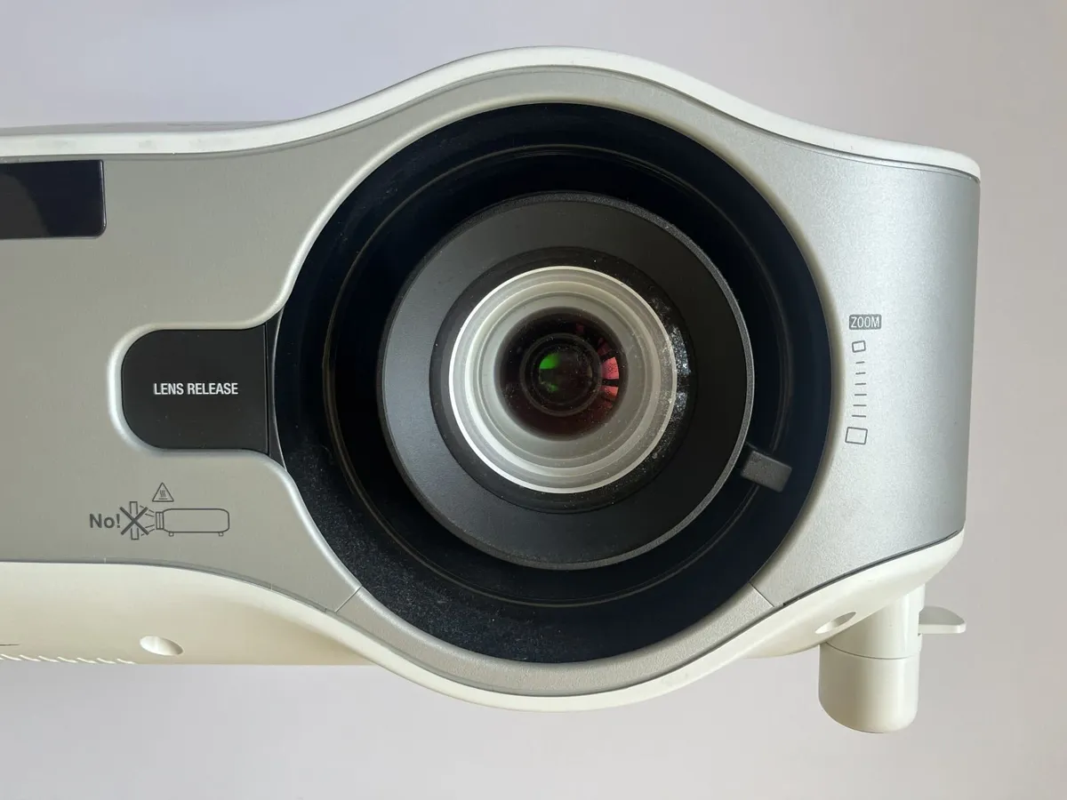 NEC NP 2250 Projector - Image 1