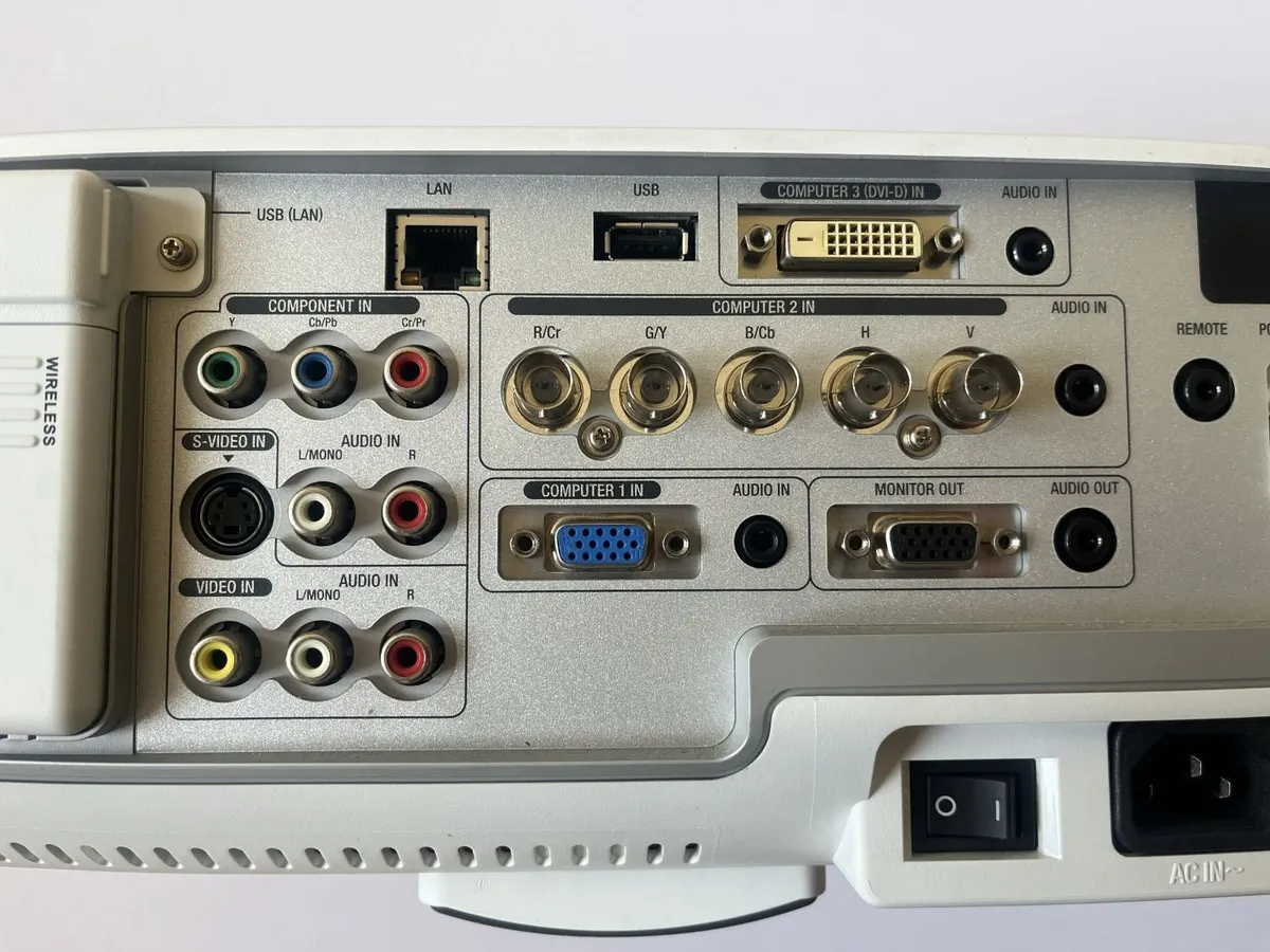 NEC NP2250 Projector - Image 3