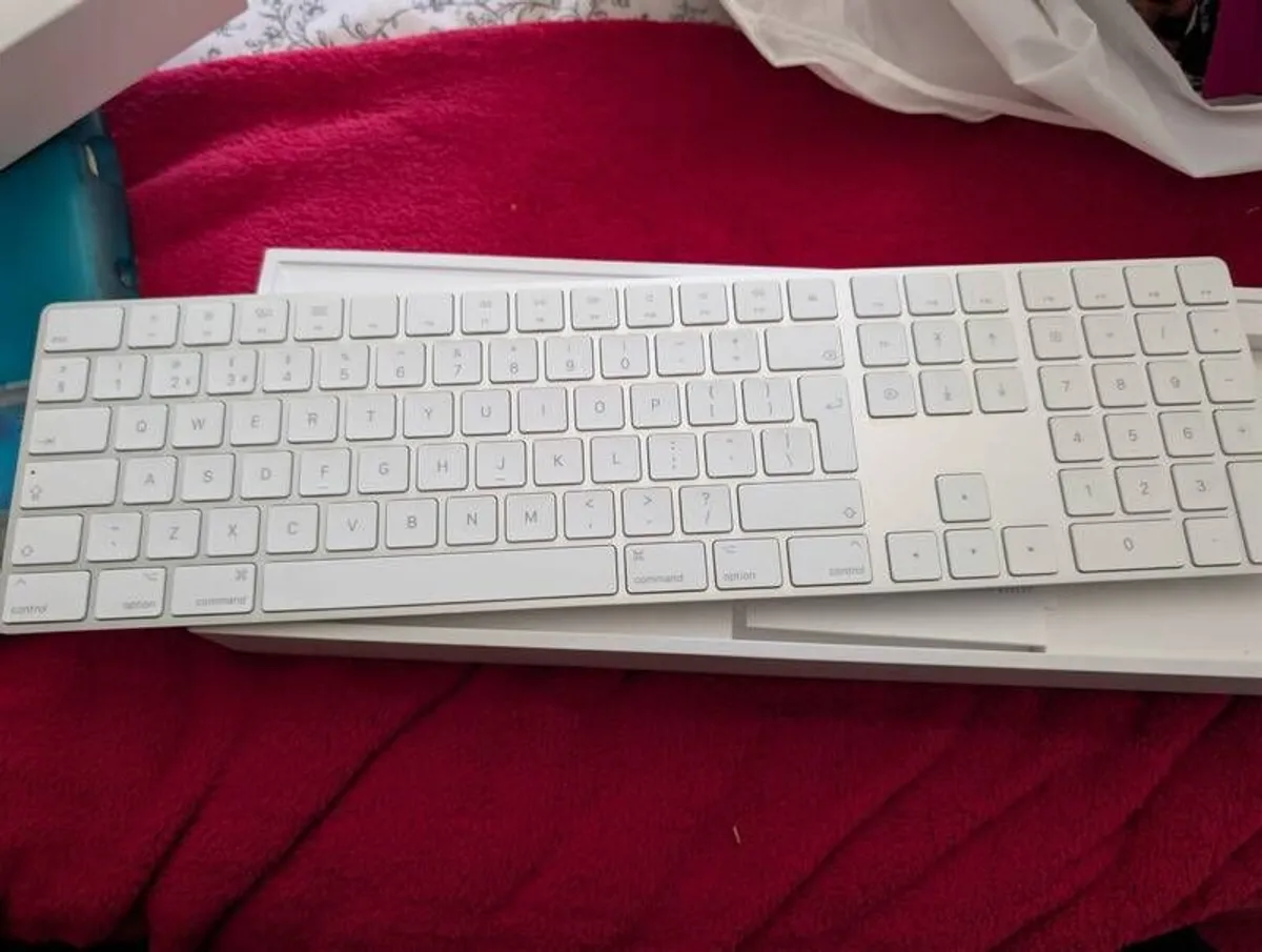 apple Keyboard and wireless mouse unused - Image 1