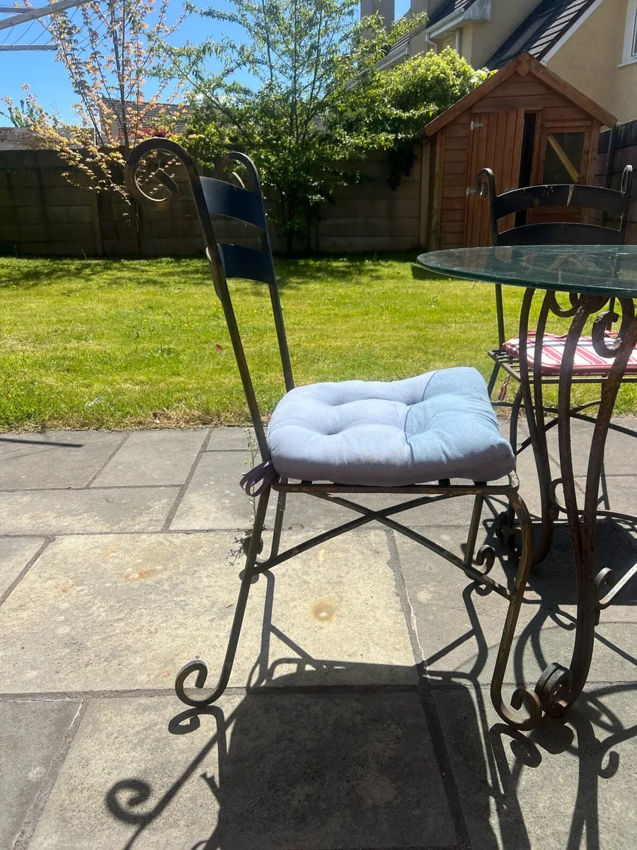 Garden table and chairs - Image 3