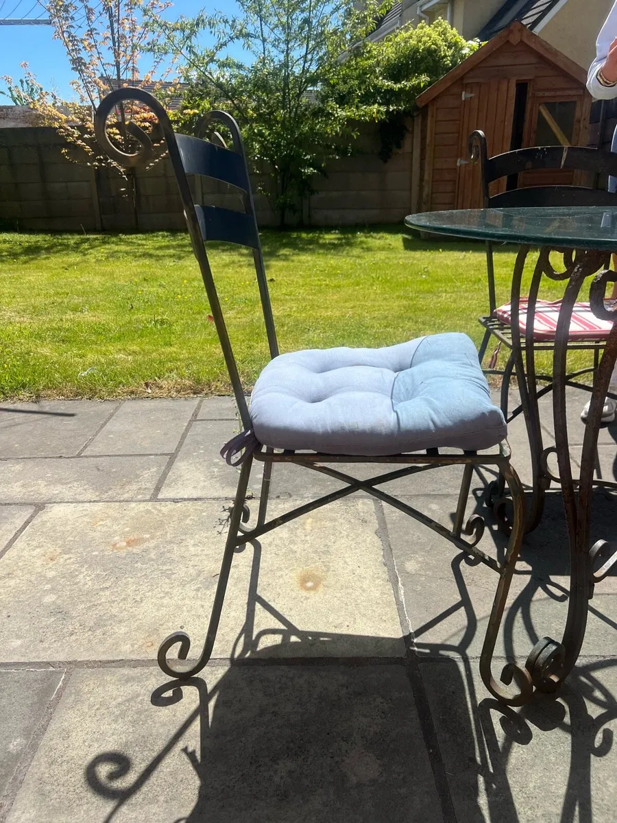 Garden table and chairs - Image 4