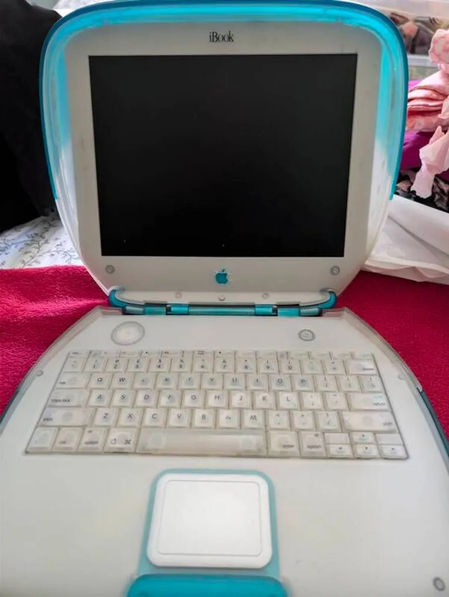 Vintage Apple iBook G3 Clamshell - Blueberry (Model M2453) - Rare Tech Icon - Image 3