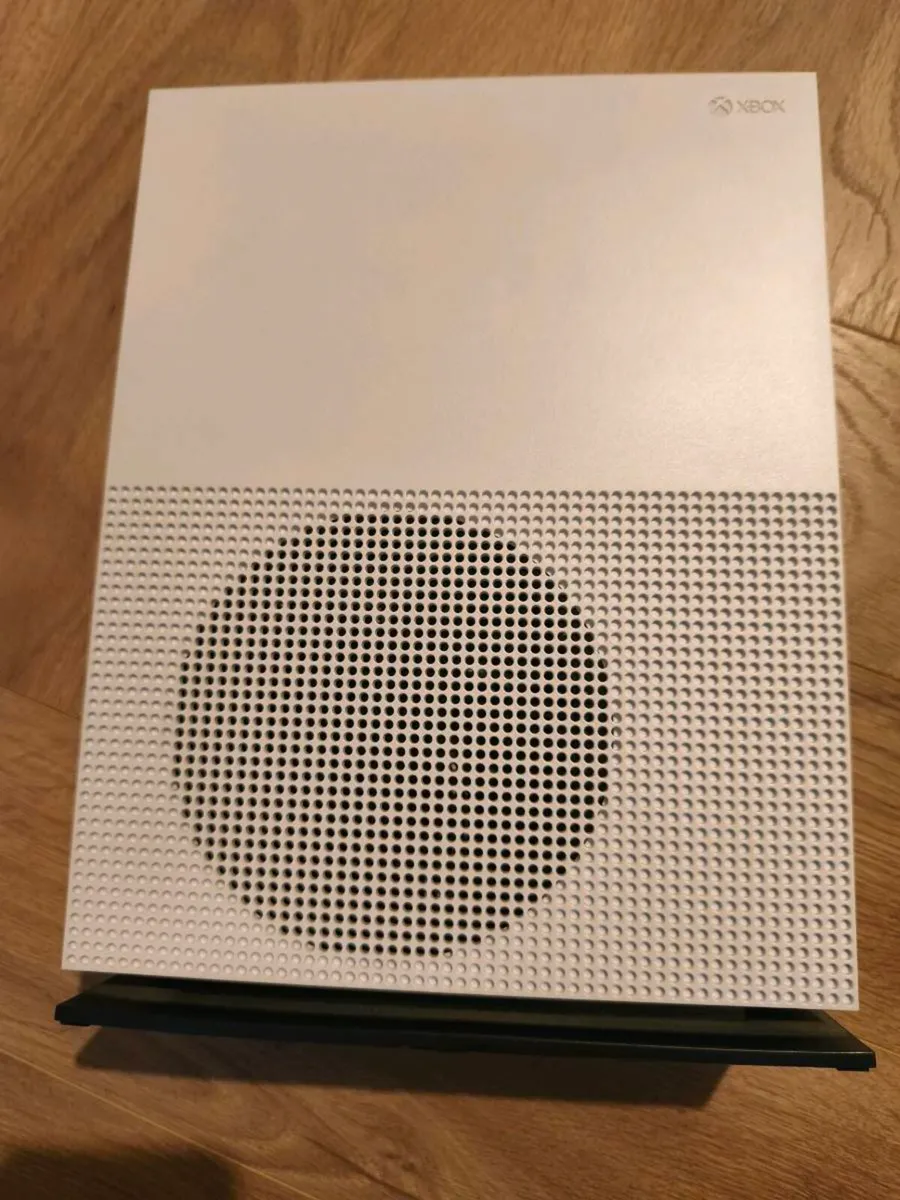 Xbox one S 1TB. - Image 4