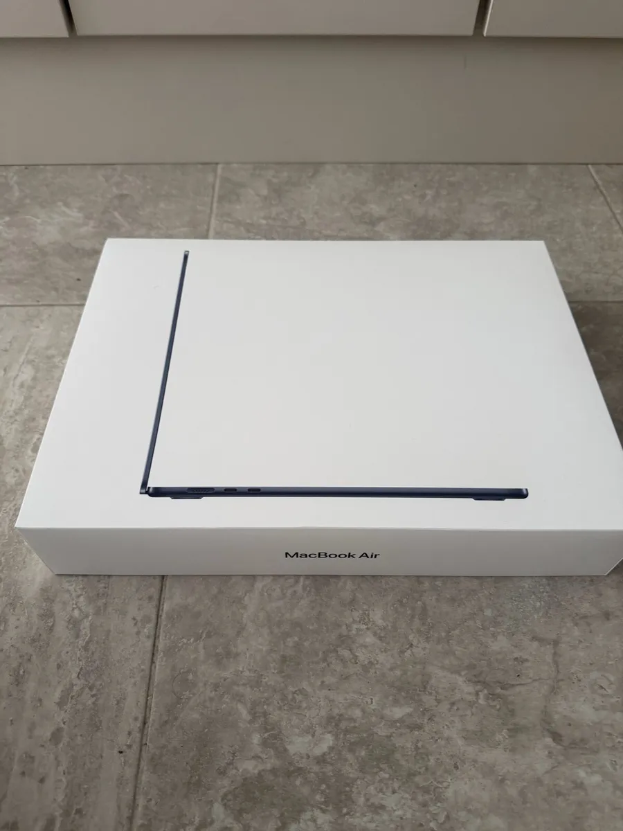 APPLE MACBOOK AIR - Image 1