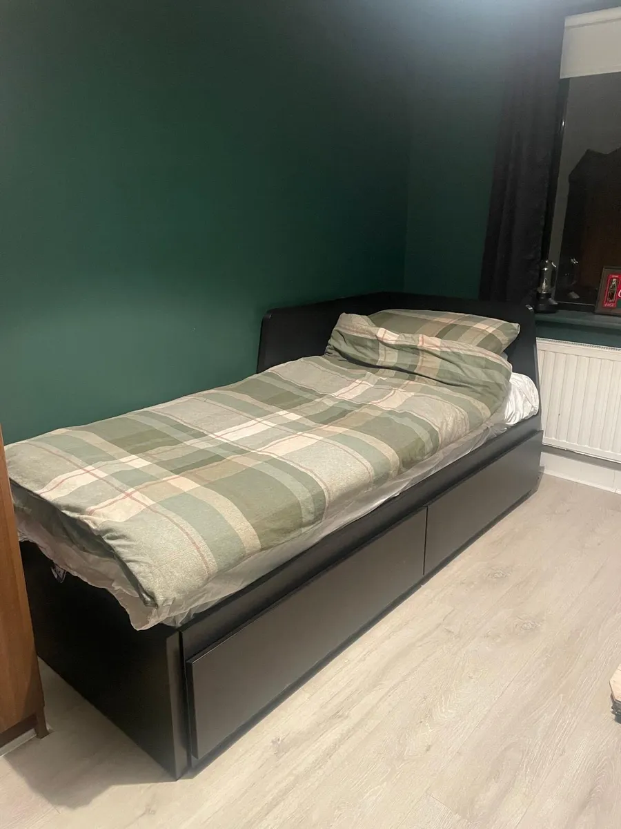 Pull out bed - Image 1