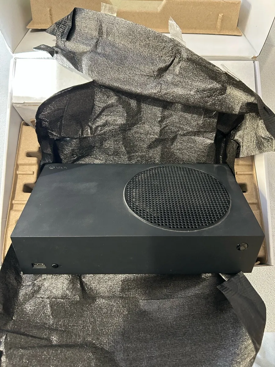 Xbox Series S 1TB Carbon Black - BOXED - Image 3