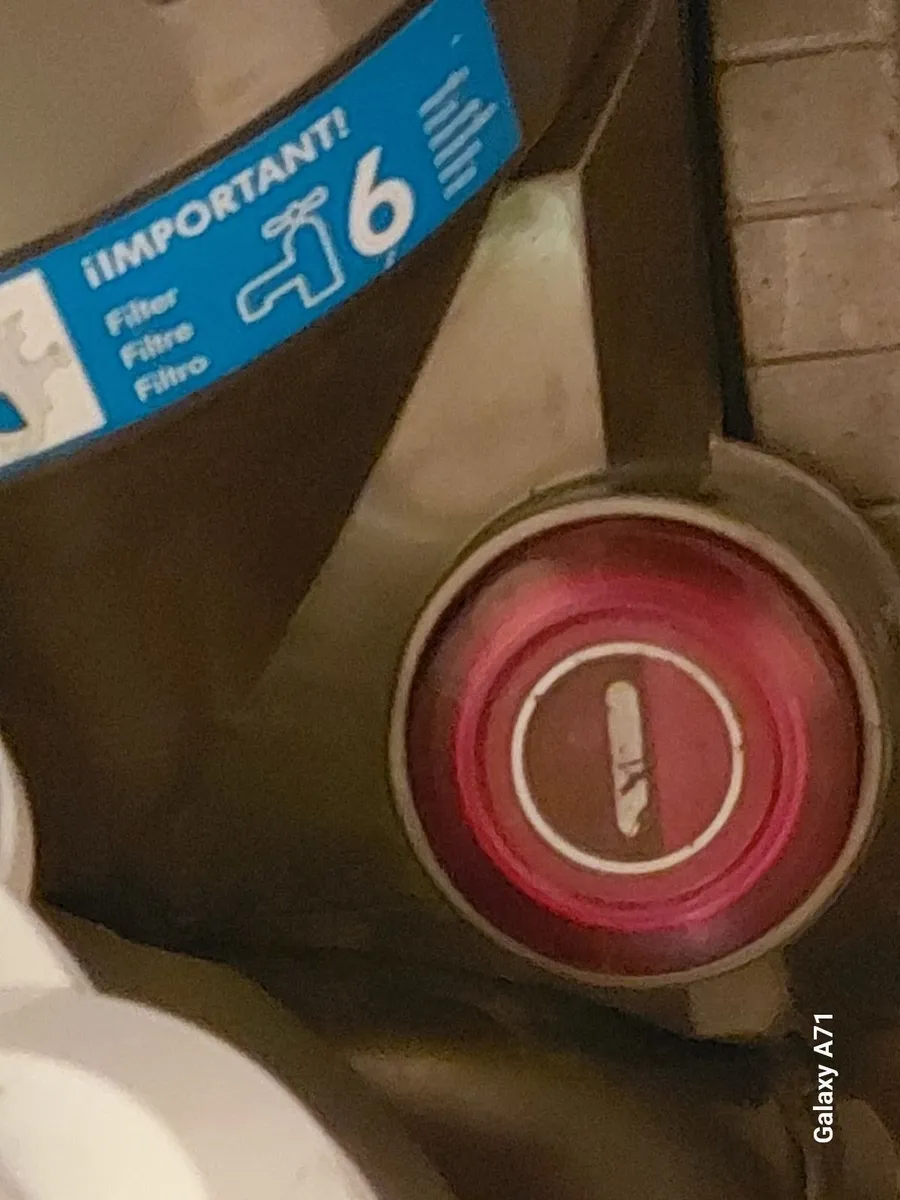 DYSON CYCLONE Vacuum Cleaner, great suction - Image 4