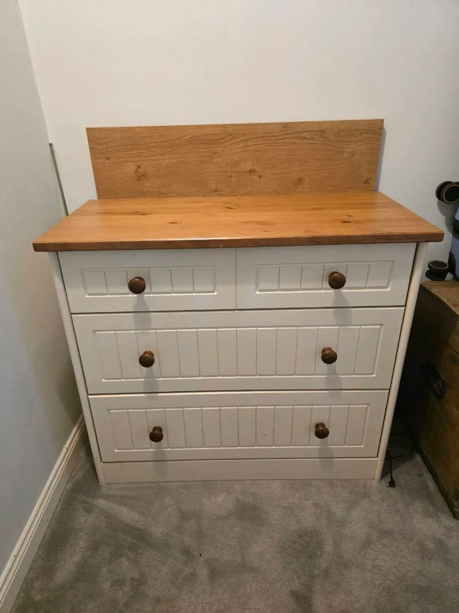 Chest of drawers