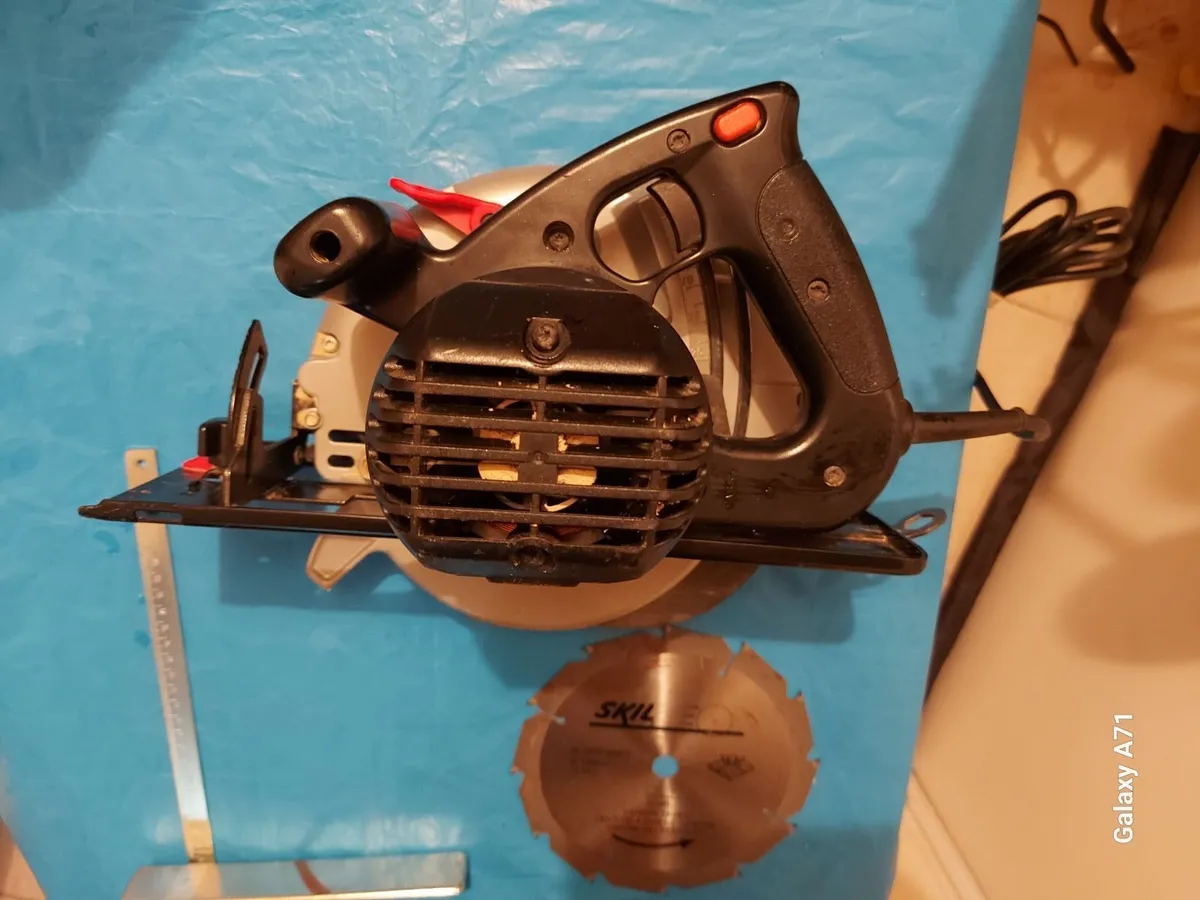 SKIL Circular SAW 5366 F0155366 67 in CARRY CASE - Image 1