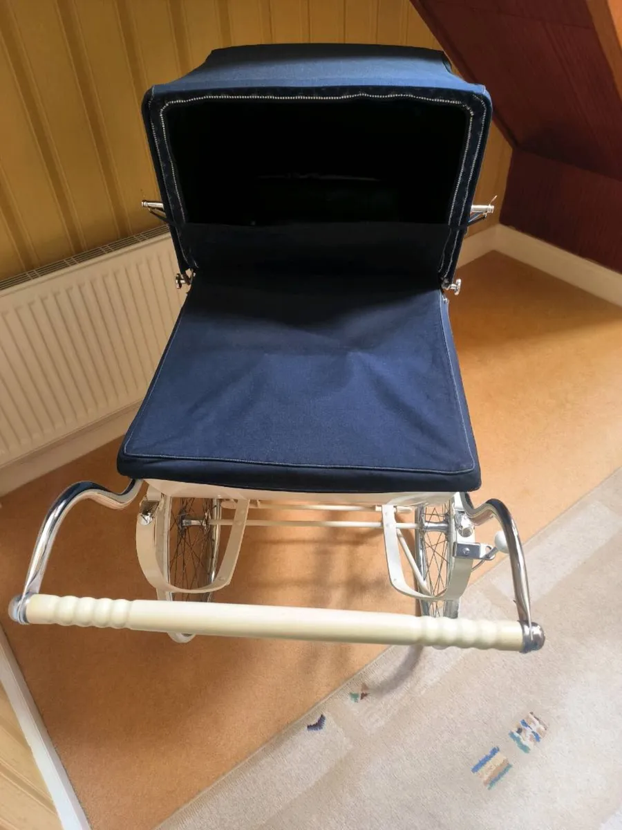 Vintage Pram - Image 2
