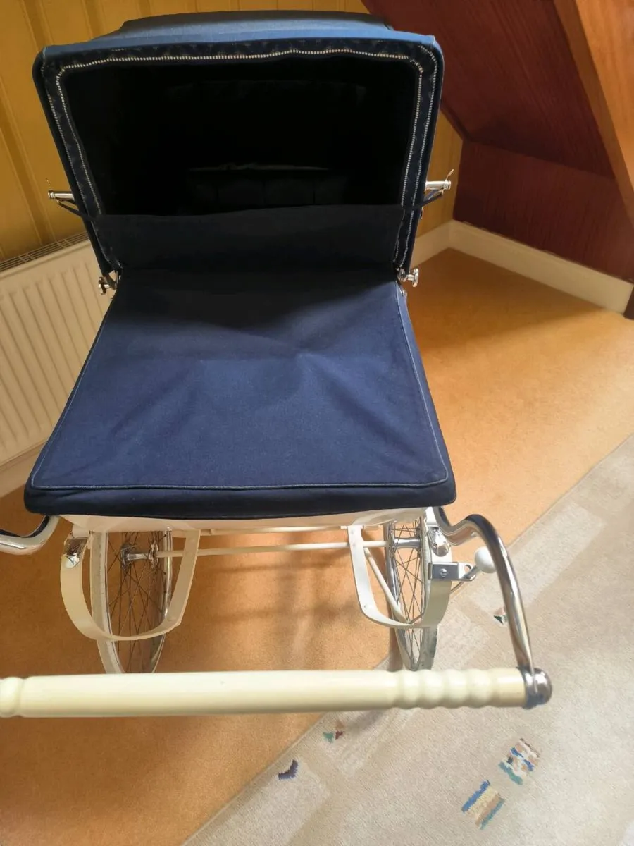 Vintage Pram - Image 3