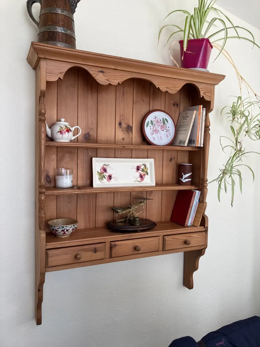 Kitchen shelf unit