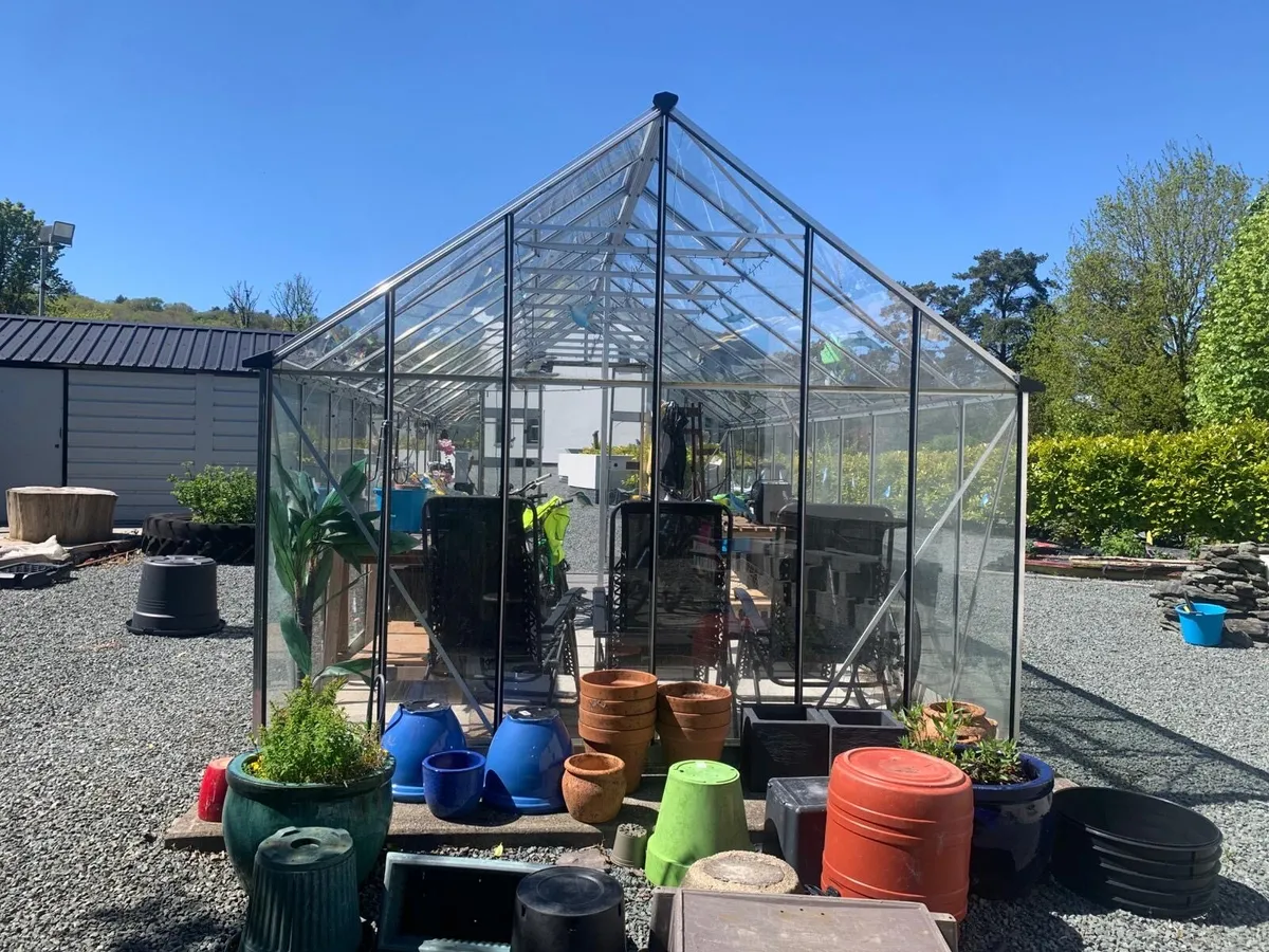 Large glass house / greenhouse - Image 3