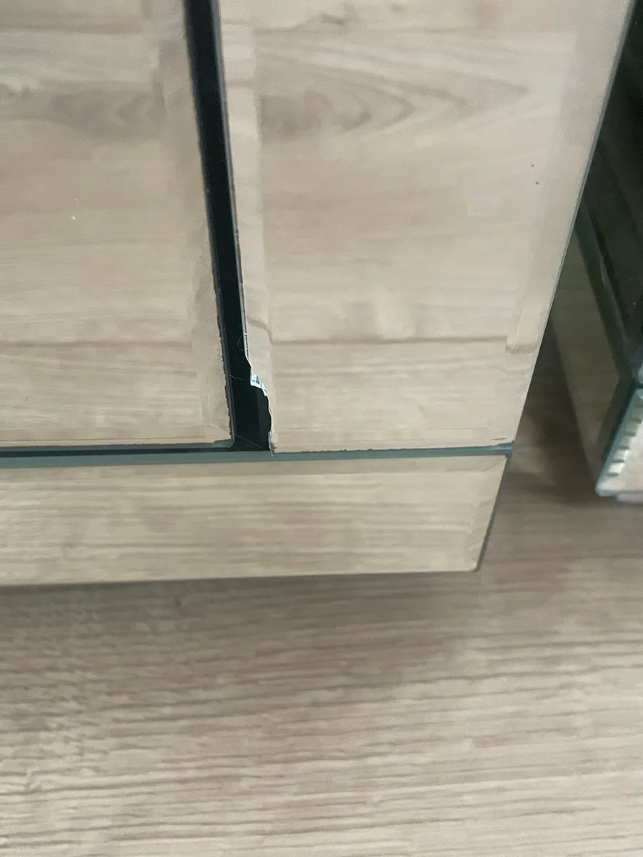 A set of modern mirrored bedroom furniture - Image 2