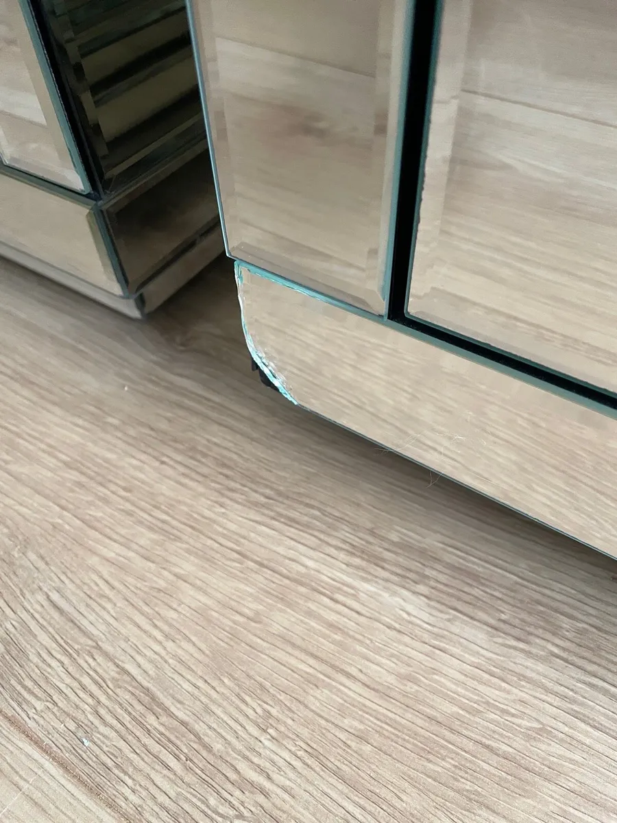 A set of modern mirrored bedroom furniture - Image 3