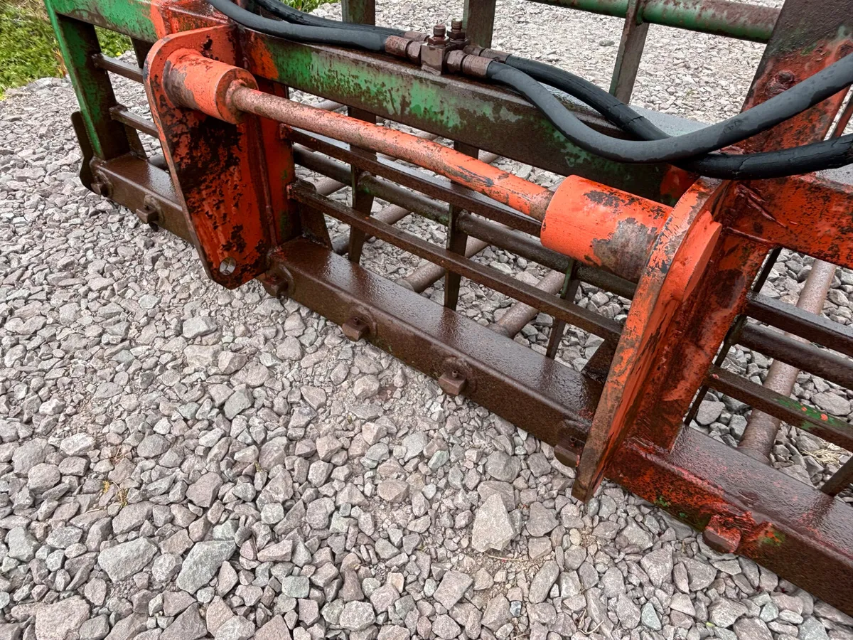 Suton 7ft push off buckrake (manitou brackets) - Image 3