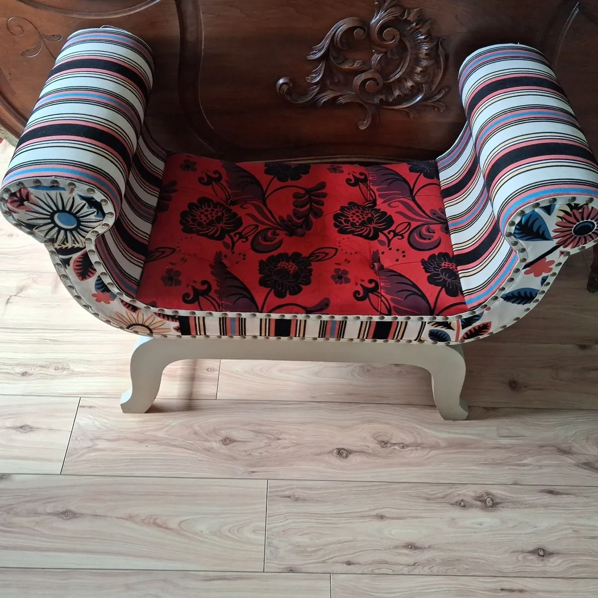Small end of bed shays lounge - Image 1