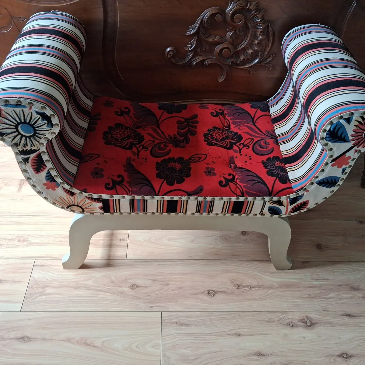 Small end of bed shays lounge - Image 3