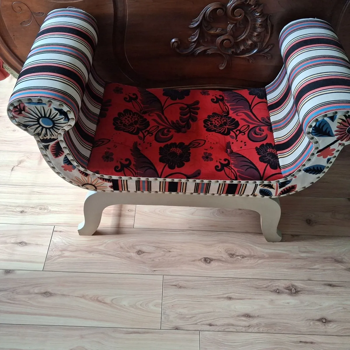 Small end of bed shays lounge - Image 2
