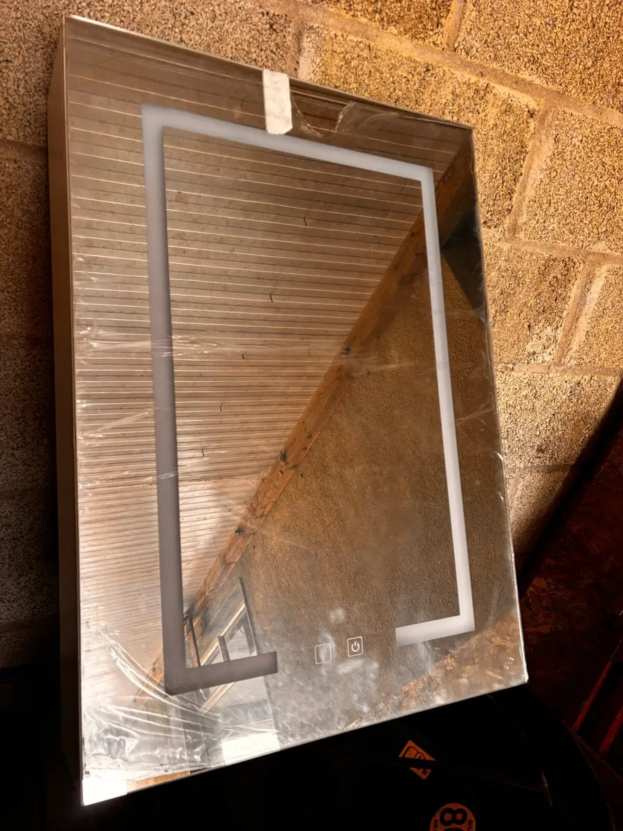 Bathroom mirror - Image 1