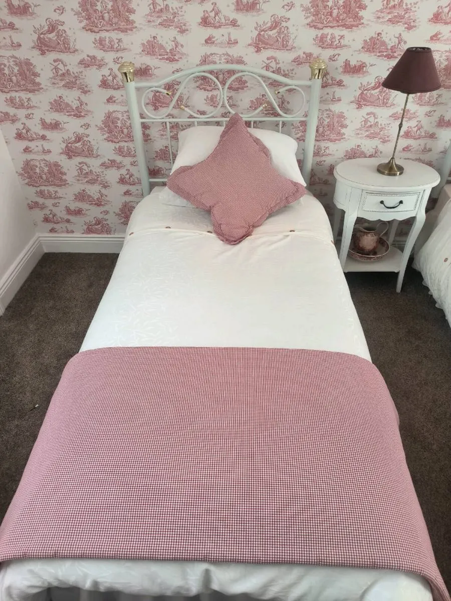 Single beds and night stand - Image 4