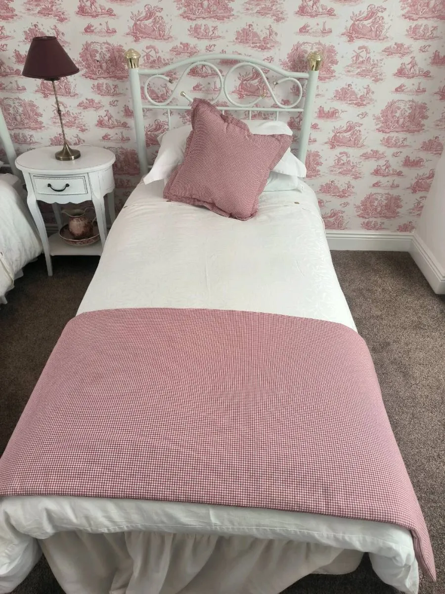Single beds and night stand - Image 2