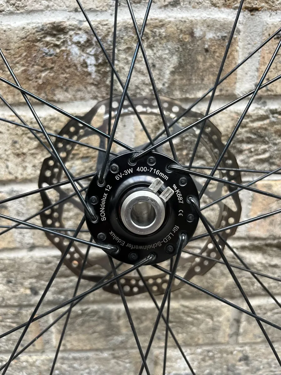 Premium SONdelux Dynamo Front Wheel - Image 2
