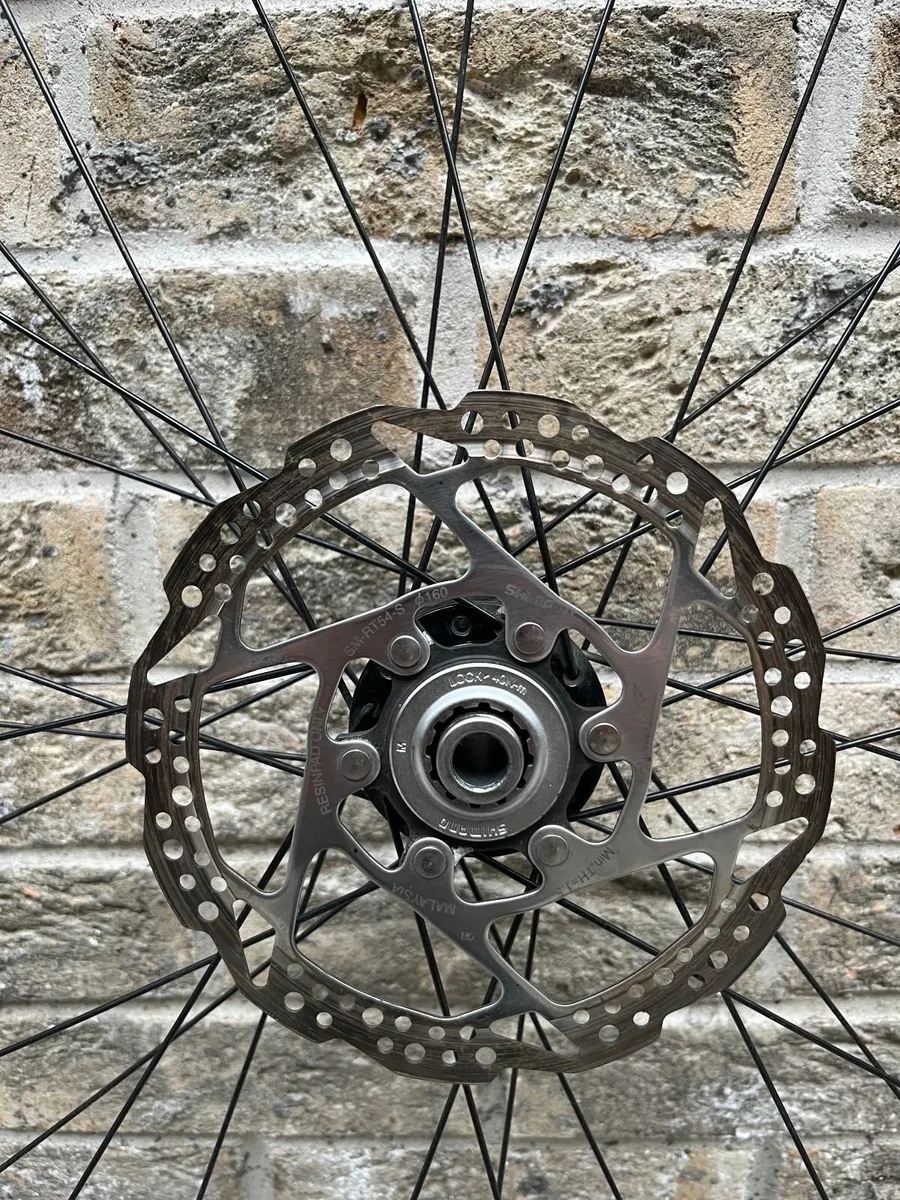 Premium SONdelux Dynamo Front Wheel - Image 4