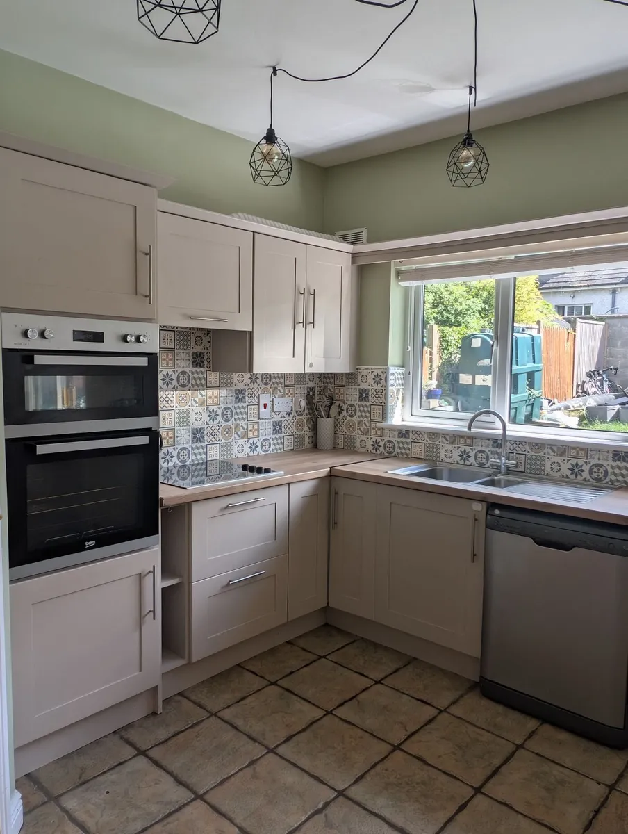 Kitchen units - Image 1
