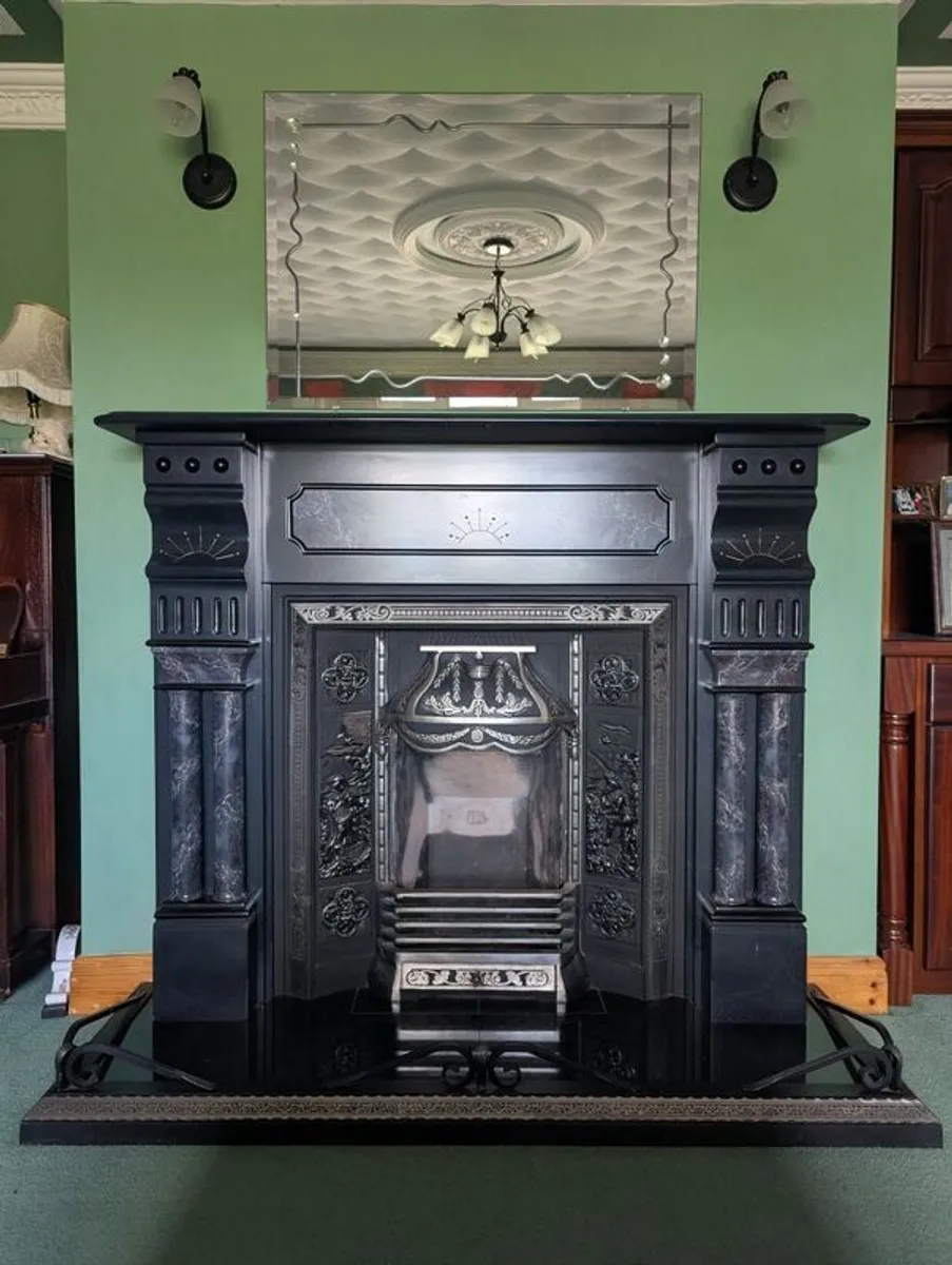 Fireplace - Excellent Condition - Image 1