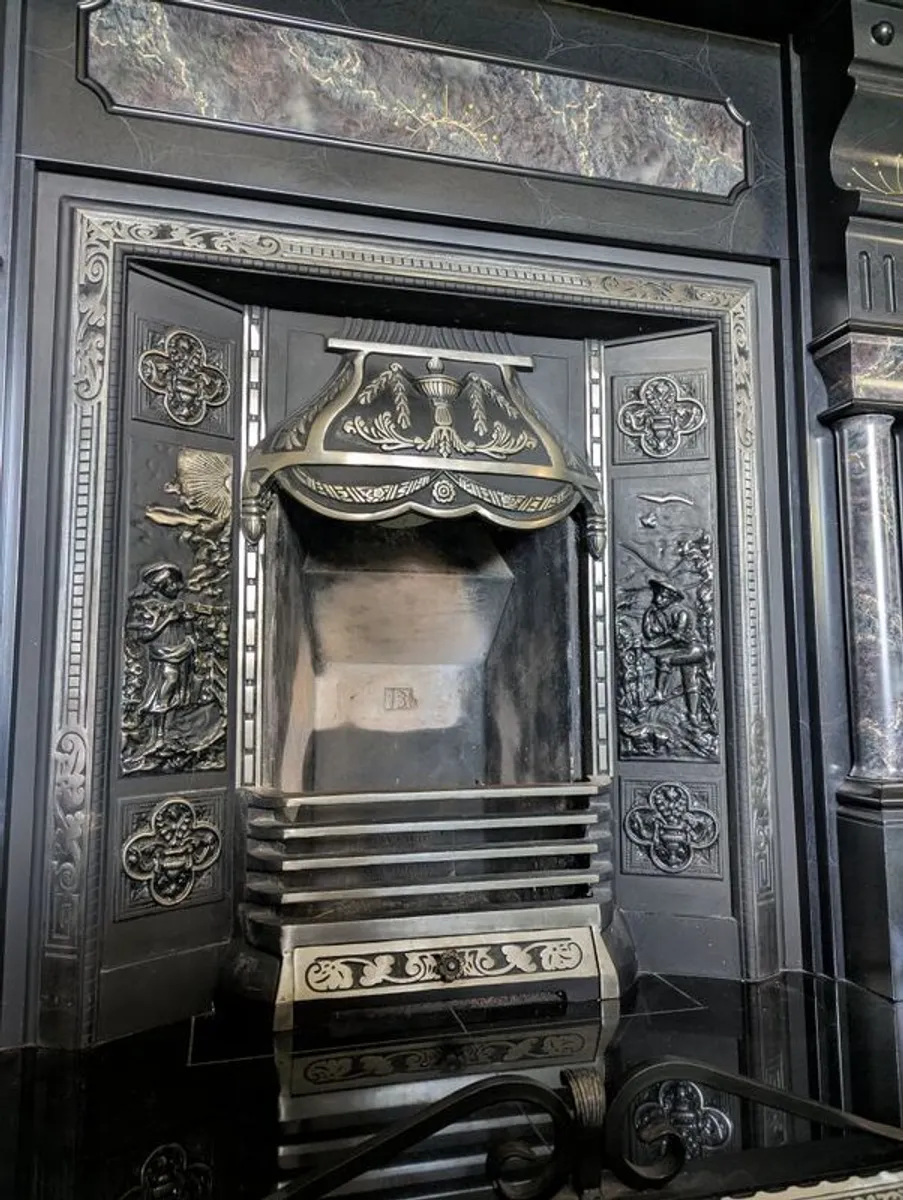 Fireplace - Excellent Condition - Image 3