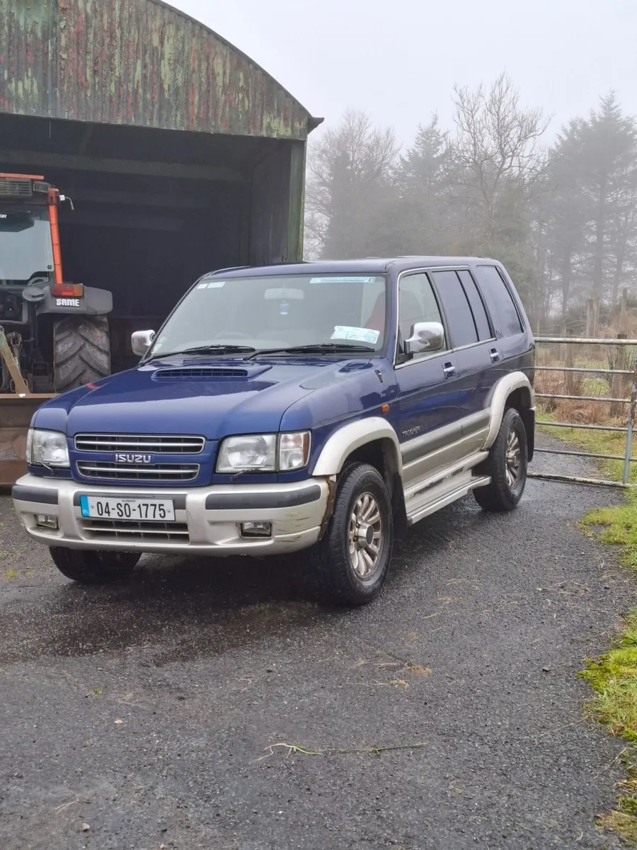 Isuzu Trooper 2004 - Image 1