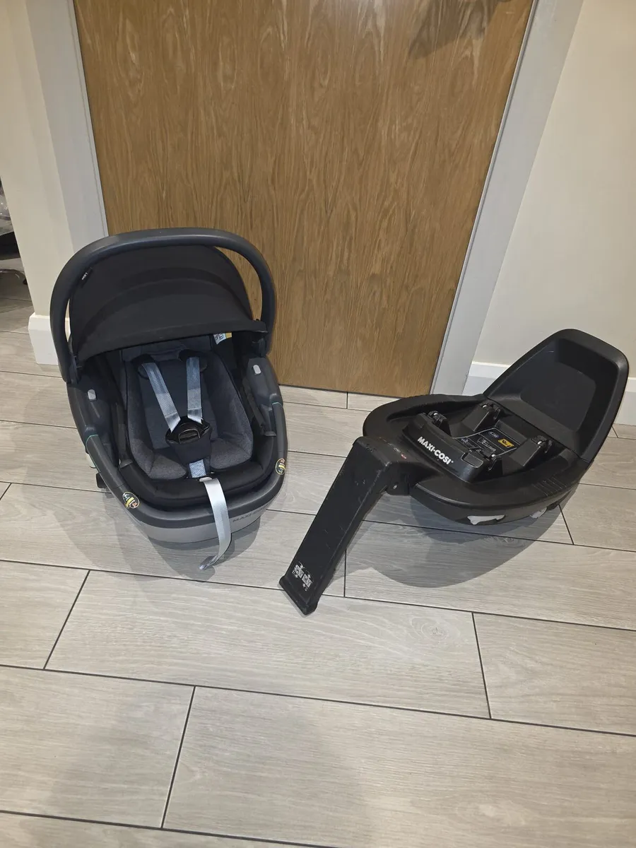 Maxicosi Coral  carseat Isofix READY TO USE STRAIG - Image 1