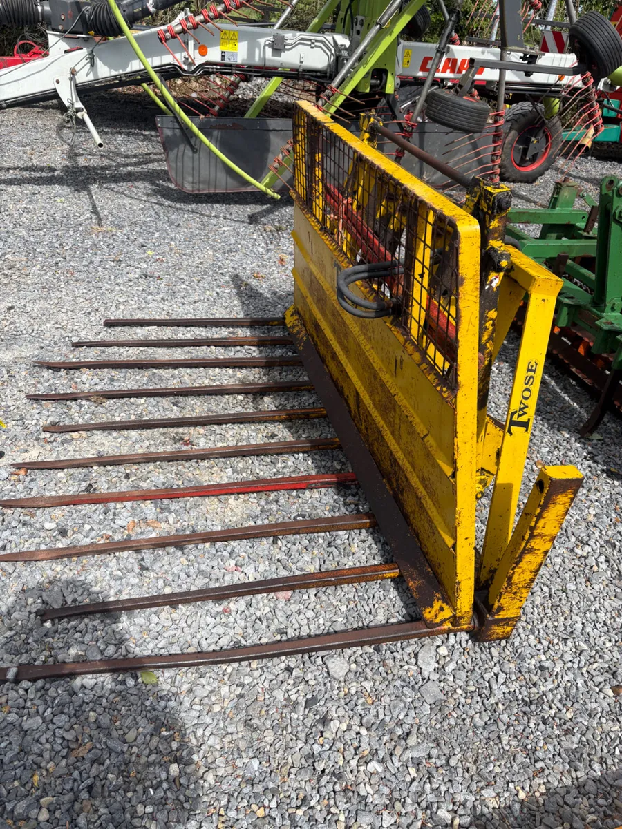 Twose push off Buckrake - Image 4