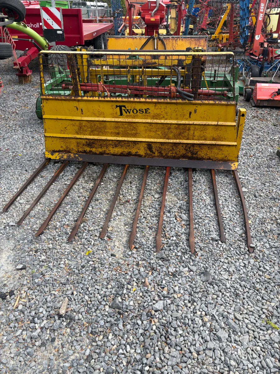Twose push off Buckrake - Image 1