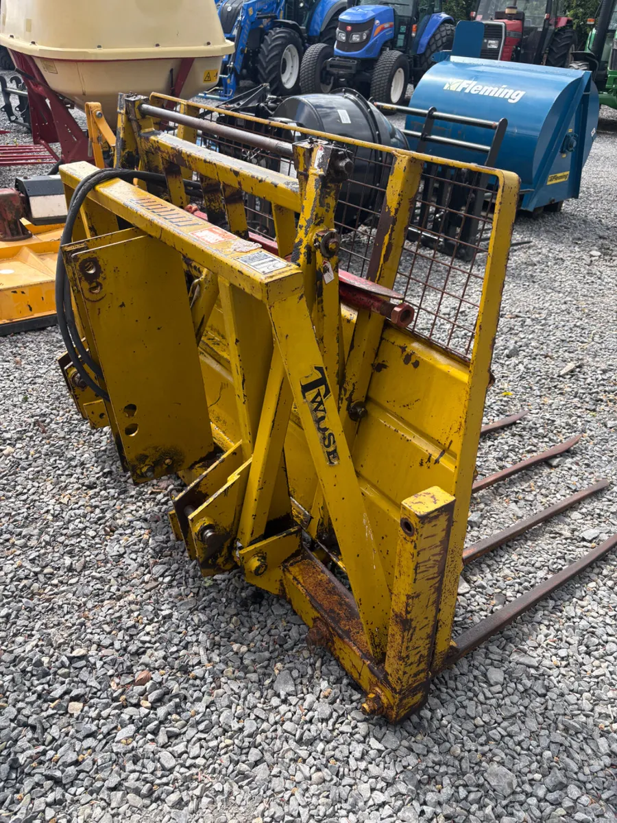 Twose push off Buckrake - Image 3